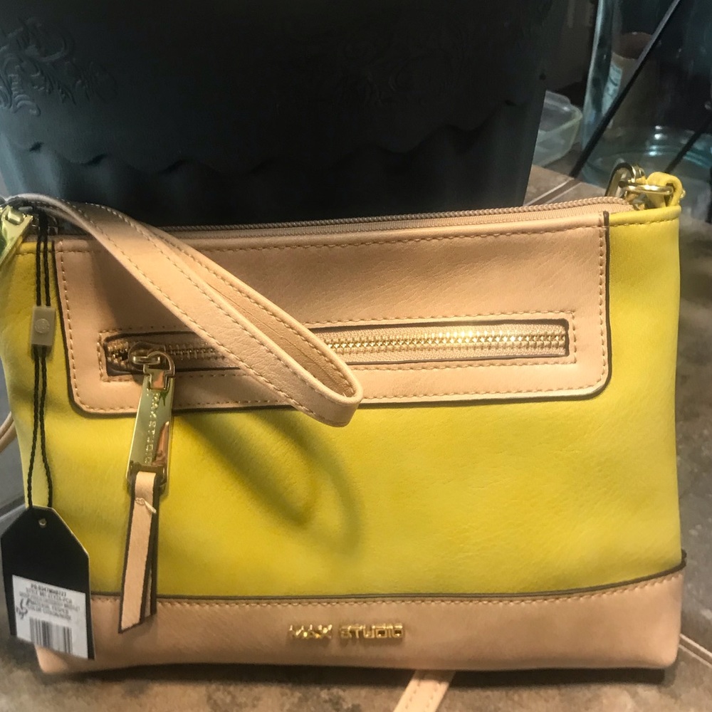Crossbody/wristlet